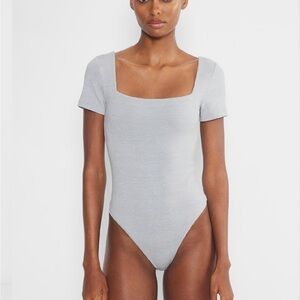 Aritzia Babaton Gray Square Neck Contour Short Sleeve Bodysuit